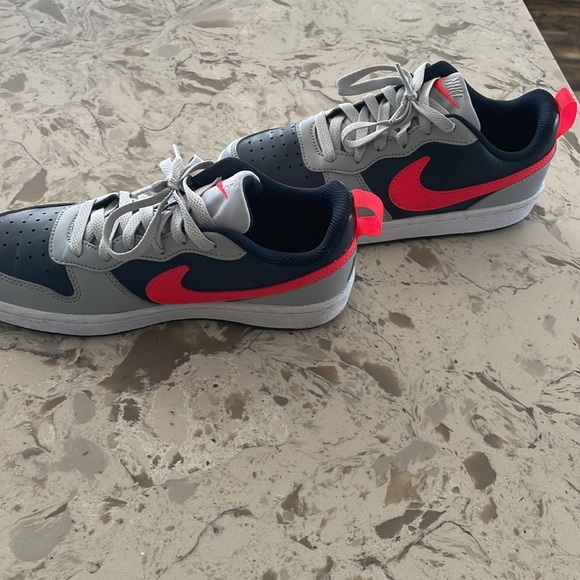 Nikes - Picture 3 of 4